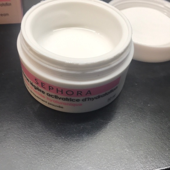 Face moisturizer - Picture 3 of 3
